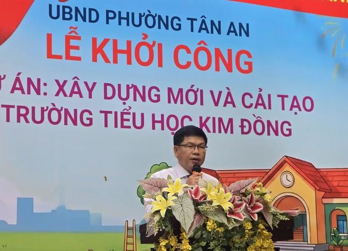Ông Nguyễn Thái Bảo, Phó Chủ tịch Thường trực UBND phường Tân An phát biểu tại lễ khởi công.