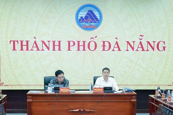 Phó Bí thư thường trực Thành phố Đà Nẵng Nguyễn Khắc Toàn và Chủ tịch UBND TP Đà Nẵng Nguyễn Mạnh Hùng chủ trì điểm cầu Đà Nẵng.