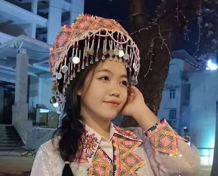 Nữ sinh người Mông Và Thị Mai Thu. Ảnh NVCC.