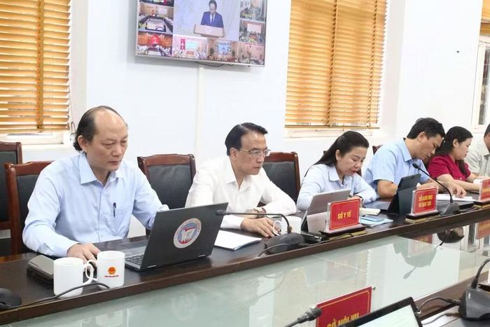 Lãnh đạo các Sở, ngành dự hội nghị.