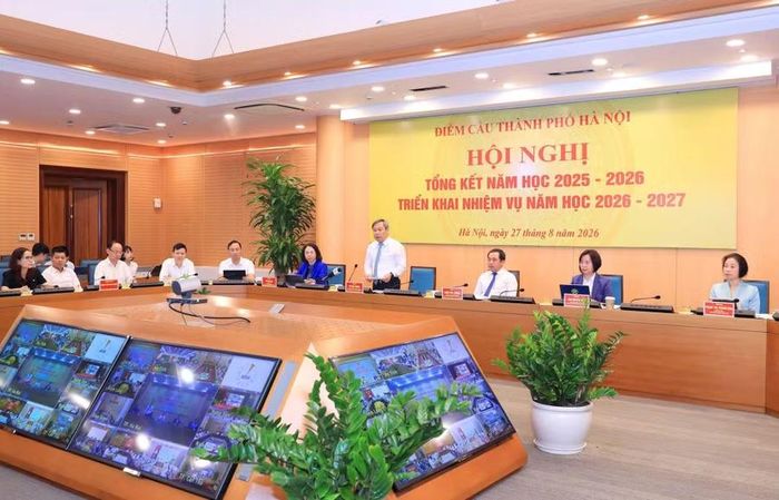 Lãnh đạo UBND TP Hà Nội phát biểu tại điểm cầu TP Hà Nội. Ảnh: Báo Hà Nội Mới.