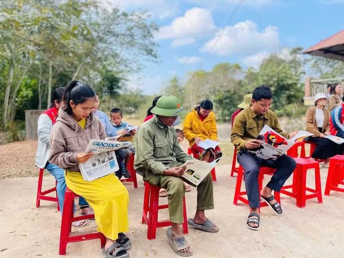 "Chuyến xe tri thức" đưa ánh sáng văn hóa đến các thôn bản khó khăn.