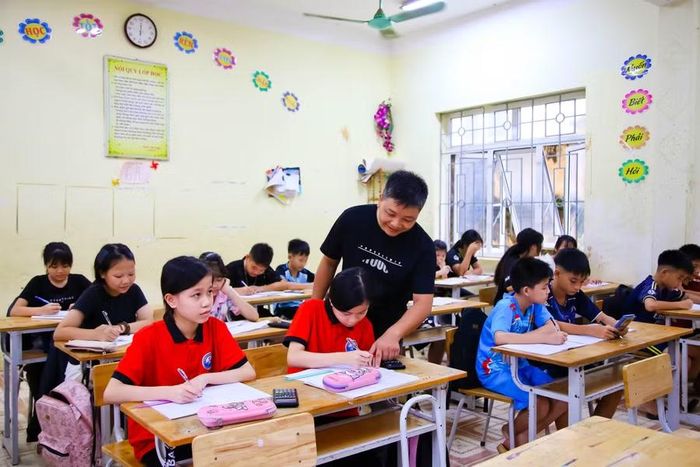 Em Nguyễn Thị Diệu Anh cùng các bạn đang tích cực ôn tập, chuẩn bị kiến thức để bước vào năm học mới.