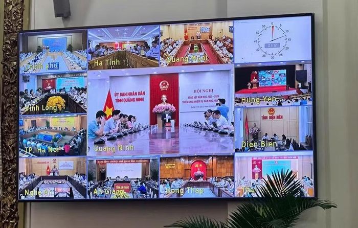 Hội nghị diễn ra theo theo hình thức trực tiếp kết hợp trực tuyến.