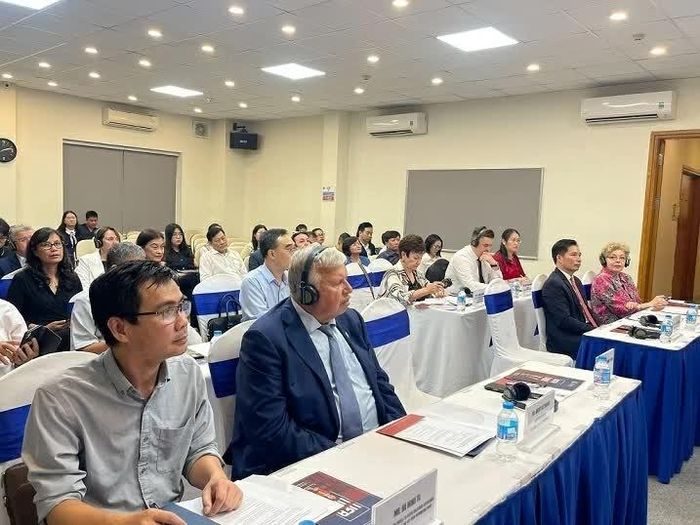 Đoàn đại biểu lắng nghe và thống nhất cần thúc đẩy hợp tác quốc tế trong lĩnh vực khoa học và giáo dục (Ảnh: Trần Dung)