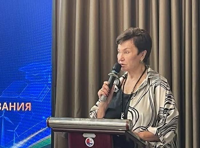 Bà Alexandra Ochirova, Đại sứ Thiện chí UNESCO trình bày tham luận. (Ảnh: Trần Dung)