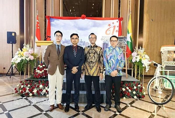 Ngành Ngoại giao là một niềm vinh dự, một cơ hội vô giá để không ngừng học hỏi, phấn đấu, trở thành thế hệ kế cận đáng tin cậy, đóng góp vào nền ngoại giao ngày càng chuyên nghiệp, hiện đại, hiệu quả, viết tiếp những trang sử vẻ vang của thế hệ cha ông. (Ảnh TGCC)
