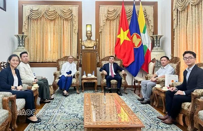 Ở nơi tiền tuyến đối ngoại, mỗi ứng xử của cá nhân đều mang tính đại diện cho hình ảnh, uy tín của Việt Nam trong mắt cộng đồng người Việt xa xứ và bạn bè quốc tế. (Ảnh TGCC)