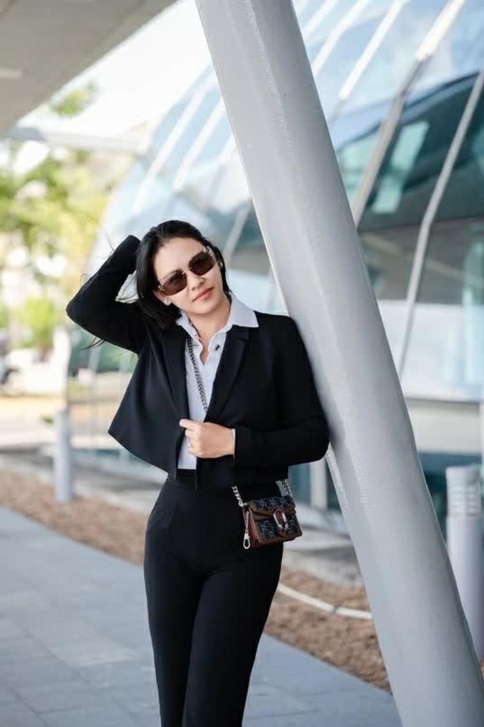 Trong bối cảnh vẫn đảm nhiệm vai trò đương kim Miss Grand Business Global 2026 và duy trì công việc, các hoạt động tại Hoa Kỳ. (Nguồn: BTC)