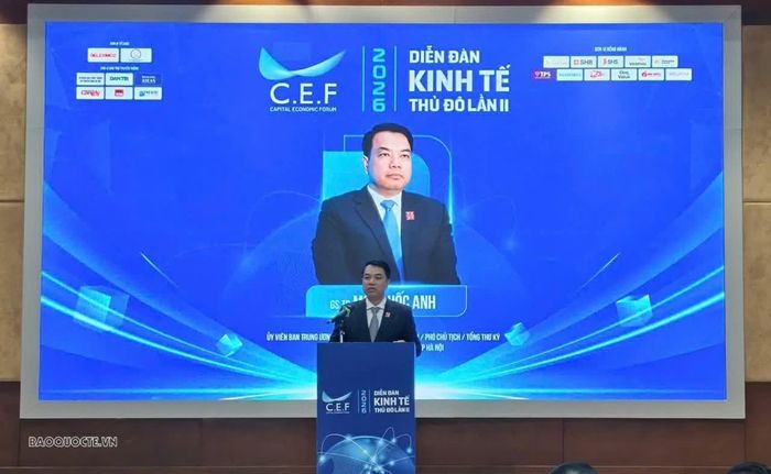 GS.TS. Mạc Quốc Anh, Ủy viên Ủy ban Trung ương Mặt trận Tổ quốc Việt Nam, Bí thư Đảng ủy, Phó Chủ tịch kiêm Tổng Thư ký HANOISME phát biểu tại diễn đàn. (Ảnh: Gia Thành)