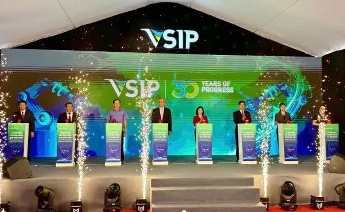 Lãnh đạo tỉnh Quảng Ninh và các đại biểu thực hiện nghi thức khởi công Khu công nghiệp VSIP Quảng Ninh. (Nguồn: BTC)