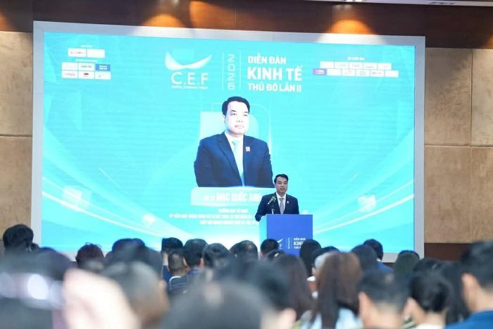 GS. TS. Mạc Quốc Anh, Phó Chủ tịch kiêm Tổng Thư ký Hiệp hội Doanh nghiệp nhỏ và vừa TP. Hà Nội (HANOISME) phát biểu tại Diễn đàn. (Ảnh: PV)