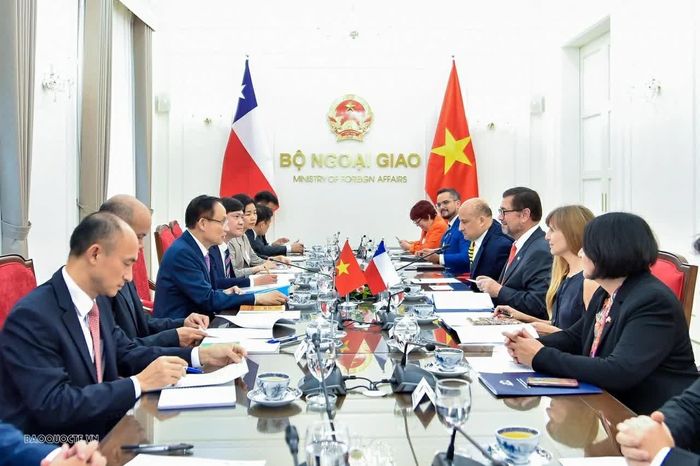 Bộ trưởng Ngoại giao Lê Hoài Trung hội đàm với người đồng cấp Chile Francisco Pérez Mackenna, ngày 23/8. (Ảnh: Quang Hoà)