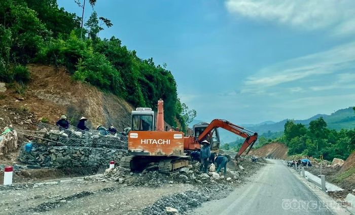 Giá trị sản lượng thi công còn lại chủ yếu nằm ở hạng mục an toàn giao thông, rãnh dọc, đường vuốt nối, đường hoàn trả và một lượng nhỏ bê tông nhựa của gói thầu XL2.