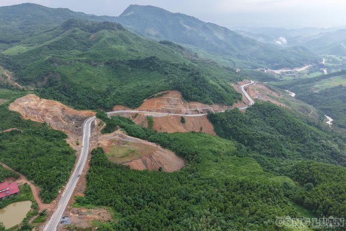 Dự án đường Hồ Chí Minh đoạn Chợ Chu - Ngã ba Trung Sơn có chiều dài gần 30km (không bao gồm cầu Bến Nước, cầu Suối Cóc và khoảng 1,2km đường dẫn hai đầu cầu) nối 2 tỉnh Thái Nguyên và Tuyên Quang.