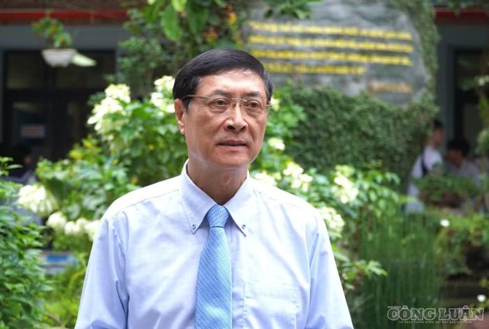 Nhà giáo Nguyễn Quốc Bình, Hiệu trưởng Trường THCS&THPT Lương Thế Vinh.