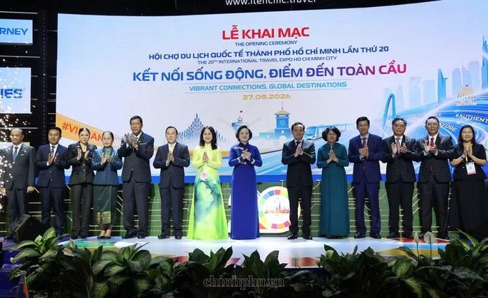 Bí thư Thành ủy Thành phố Hồ Chí Minh Trần Lưu Quang và Phó Thủ tướng Phạm Thị Thanh Trà cùng các đại biểu khai mạc ITE HCMC 2026 - Ảnh: VGP