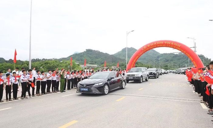 Quang cảnh lễ khánh thành, thông xe tuyến đường. Ảnh: Huy Hoàng.