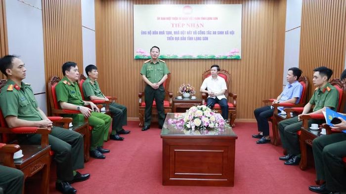 Đại tá Triệu Tuấn Hải, Phó Giám đốc Công an tỉnh Lạng Sơn phát biểu tại buổi lễ tiếp nhận - Ảnh: Công an tỉnh Lạng Sơn.