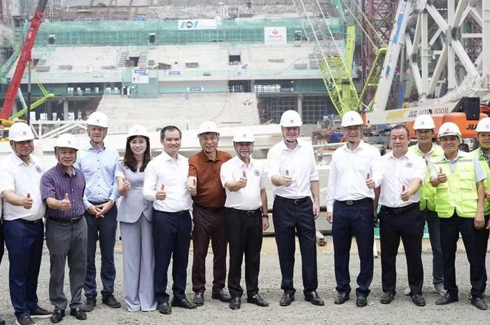 Chủ tịch FIFA tham quan dự án sân vận động có sức chứa khoảng 60.000 chỗ ngồi tại PVF. Ảnh: PVF