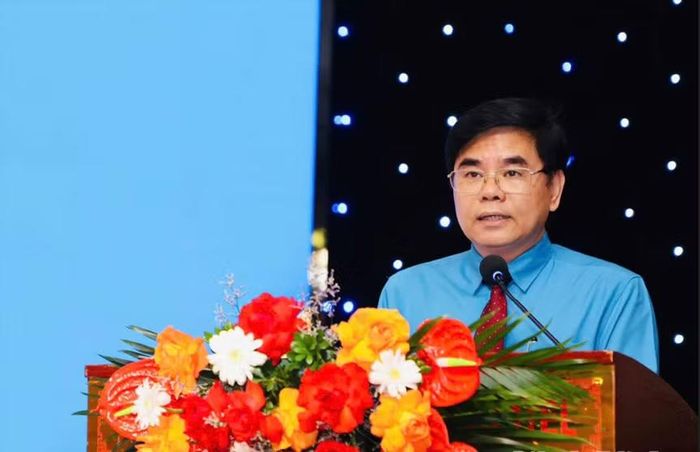 Đồng chí Nguyễn Hải Long, Tỉnh ủy viên, Phó Chủ tịch Ủy ban MTTQ Việt Nam tỉnh, Chủ tịch LĐLĐ tỉnh phát biểu tại Tọa đàm. Ảnh: BNB