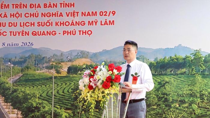 Giám đốc Sở Xây dựng tỉnh Tuyên Quang báo cáo tại lễ khánh thành. Ảnh: Nguyên Đức. 