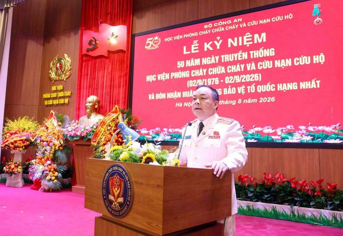 Trung tướng, PGS.TS Lê Quang Bốn, Giám đốc Học viện PCCC và CNCH phát biểu diễn văn khai mạc lễ kỷ niệm.