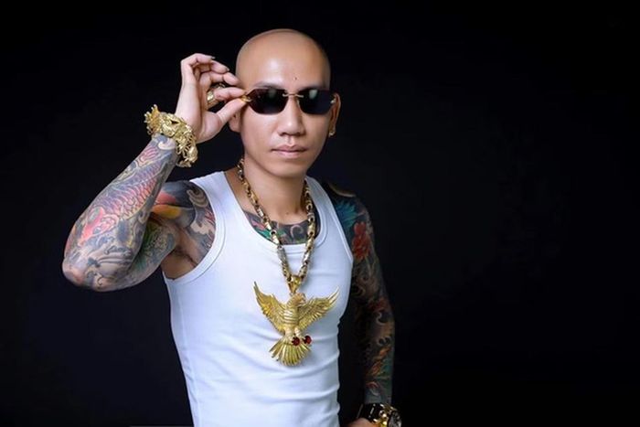  Hình ảnh khoe tiền, vàng, tài sản được nhiều "giang hồ mạng" sử dụng để tạo dựng hình tượng thành công, có thể khiến người trẻ có định nghĩa sai lệch về thành công. 