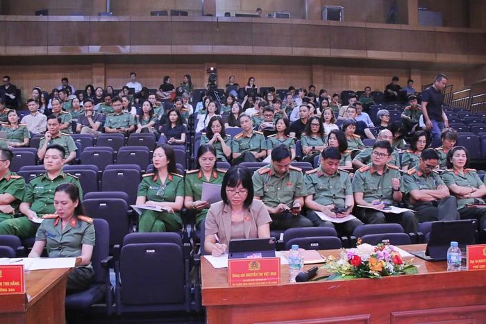 Các đại biểu tham dự tại buổi toạ đàm