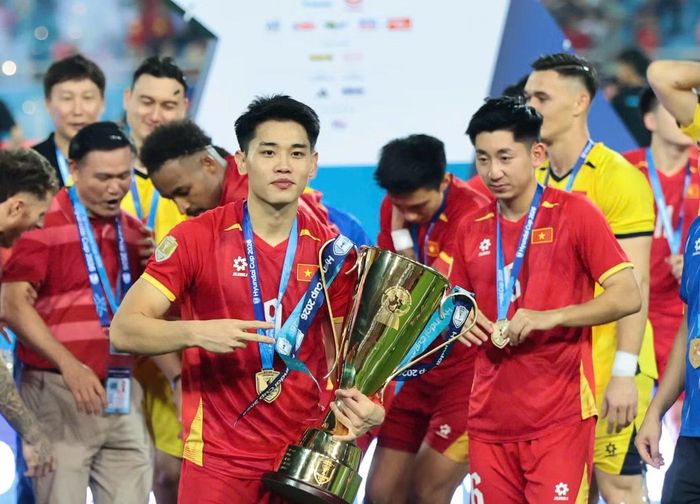 Hai năm liền Đình Bắc giành HCV SEA Games và cùng đội tuyển vô địch ASEAN Cup. Đặc biệt, anh chinh phục danh hiệu ASEAN Cup ngay lần đầu tiên tham dự giải đấu số 1 Đông Nam Á. Sự khởi đầu của Đình Bắc gặp thuận lợi và tạo sự khác biệt trong những tuyển thủ Việt Nam.