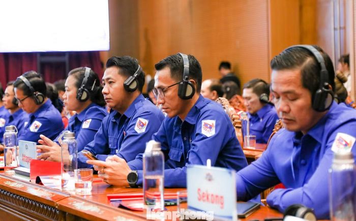 Đoàn đại biểu thanh niên các nước Lào, Campuchia dự buổi tọa đàm. Ảnh: Trương Định.