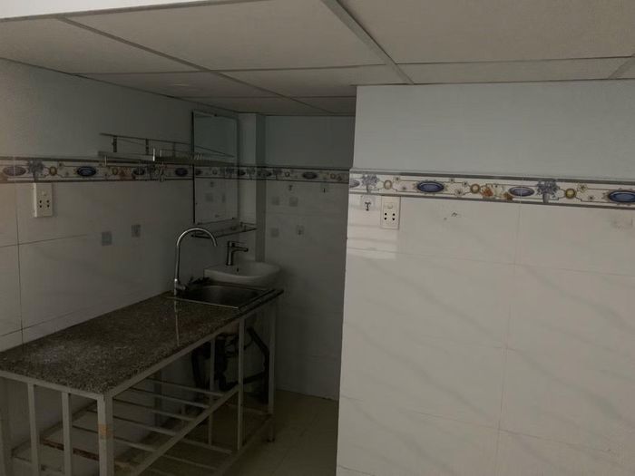 Một góc phòng trọ đơn sơ nhưng được giới thiệu từ 2-4 triệu đồng/ tháng.