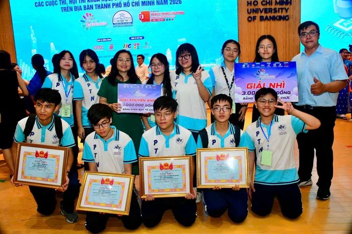 Khánh Vân cho biết thử thách lớn nhất là cân bằng thời gian giữa việc học và các hoạt động.
