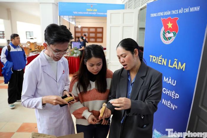 Sản phẩm từ nông sản, phụ phẩm địa phương thu hút sự quan tâm.