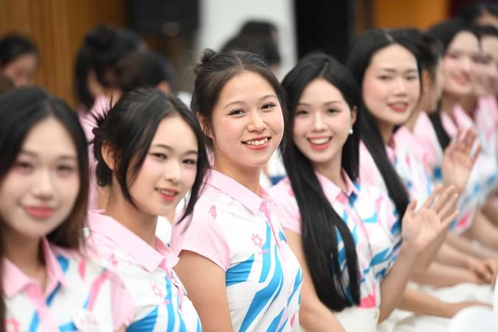 Bên cạnh những cầu thủ giàu kinh nghiệm, Đình Bắc cũng được nhiều thí sinh nhắc tên. Các cô gái cho rằng tiền đạo trẻ mang đến nguồn năng lượng khác biệt và đáng chờ đợi trong trận đấu giữa hai nhà vô địch.