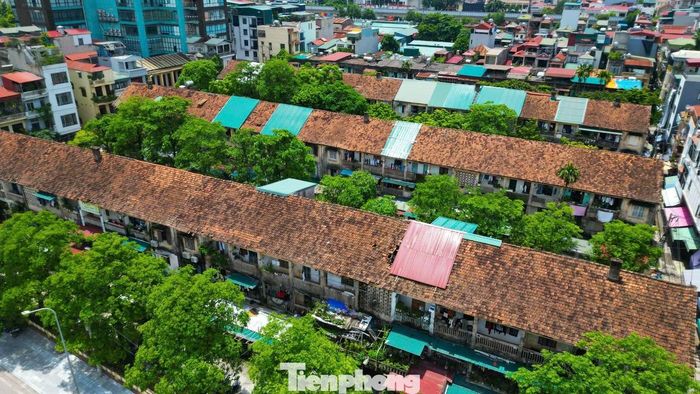 Khu tập thể 3 tầng trên đường Lê Hồng Phong (phường Hà Đông), sau nhiều thập kỷ tồn tại, cũng đang trong tình trạng xuống cấp.