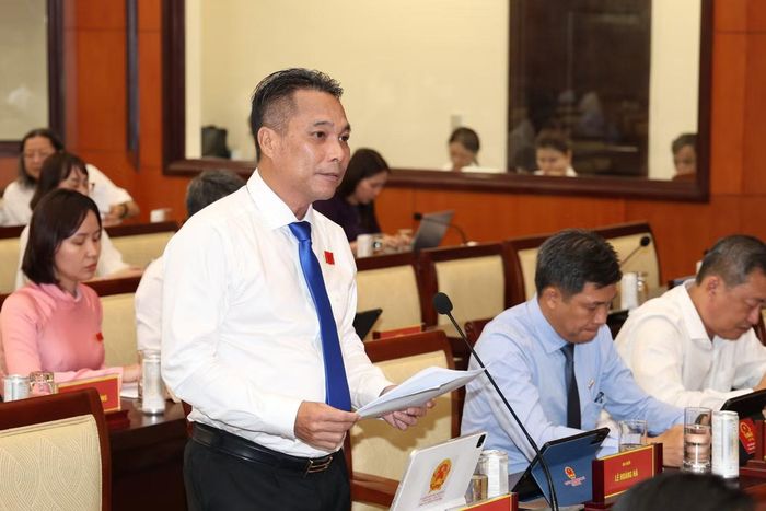 Đại biểu HĐND TPHCM trao đổi xoay quanh các định hướng phát triển thành phố. Ảnh: Ngô Tùng