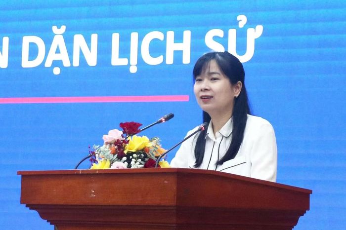 TS. Nguyễn Thị Thu Huyền trình bày tham luận tại tọa đàm.