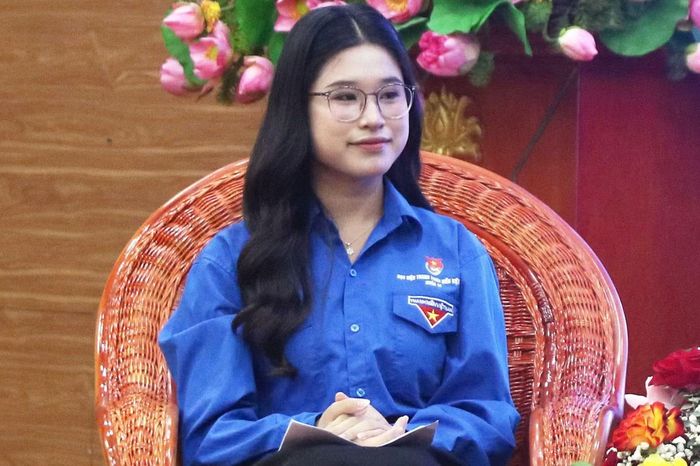 Bạn Trần Thị Hồng Linh - sinh viên Học viện Thanh thiếu niên Việt Nam - chia sẻ bản thân luôn cố gắng học tập, rèn luyện để hướng đến hình mẫu "vừa hồng, vừa chuyên".