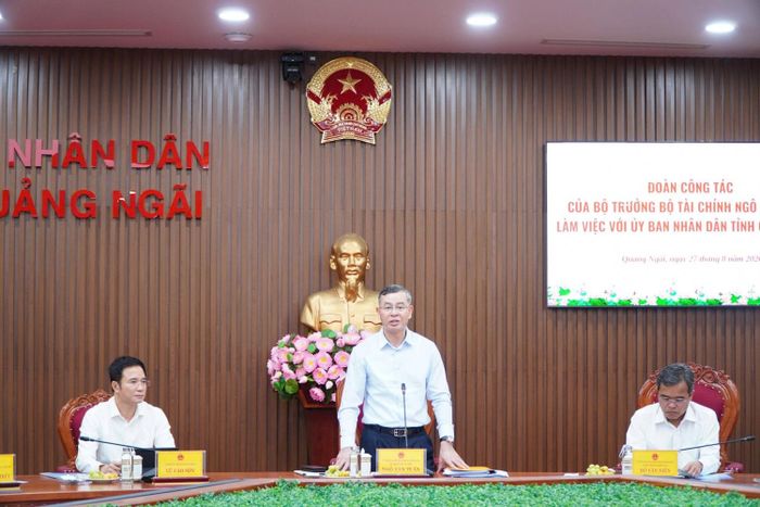 Bộ trưởng Bộ Tài chính Ngô Văn Tuấn làm việc với UBND tỉnh Quảng Ngãi.