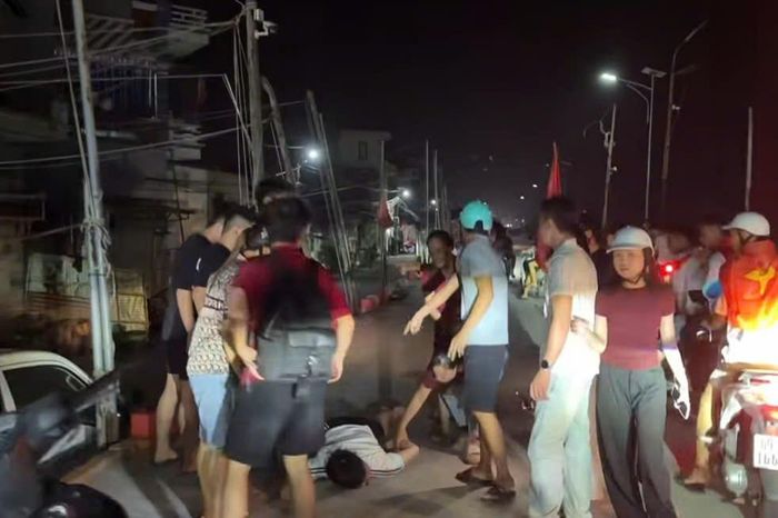 Va chạm giao thông khi người dân đi "bão" ăn mừng không tuân thủ khi lưu thông