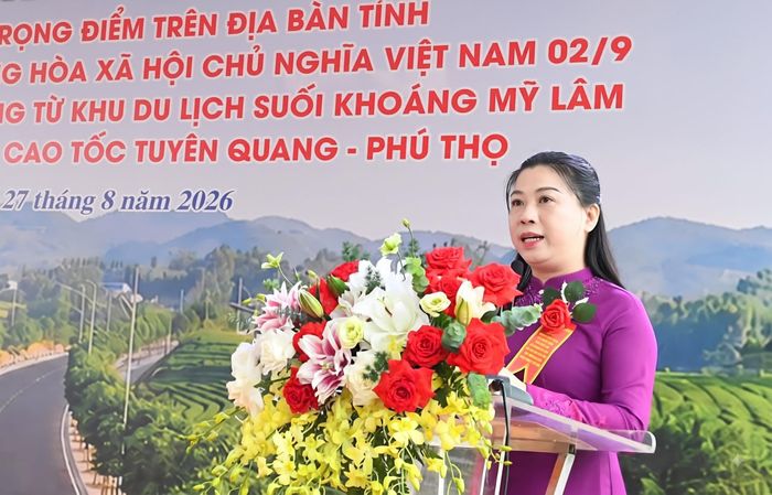 Phó Bí thư Thường trực Tỉnh ủy Tuyên Quang Lê Thị Kim Dung phát biểu tại lễ khánh thành.