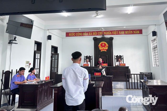 Toàn cảnh phiên toà xét xử.