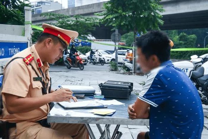 Các trường hợp vi phạm đều được lập biên bản xử lý theo quy định. Ảnh: Công an TP Hà Nội.