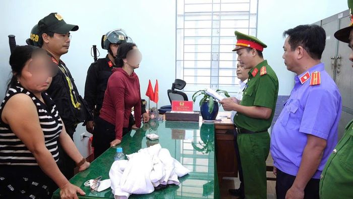 Các đối tượng tại cơ quan Công an.