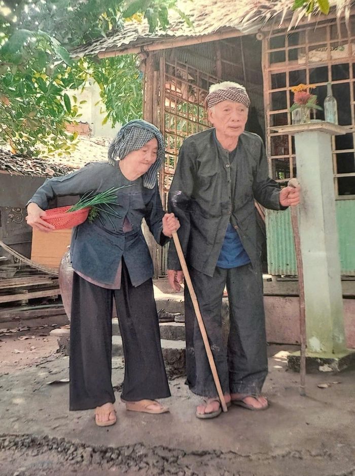 Chị Thảo gửi hình ảnh căn nhà cũ của ông bà cố cho anh Trường để anh tái hiện không gian sống ngày xưa của ông bà mình