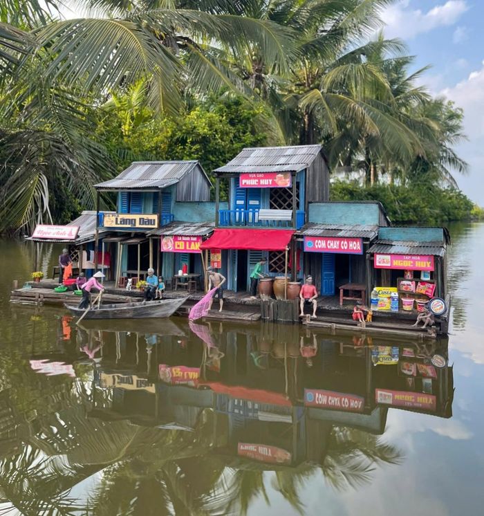 Các mô hình nhà của anh có nhiều kích thước và đều hoàn thiện với mức thẩm mỹ cao, sống động như thật