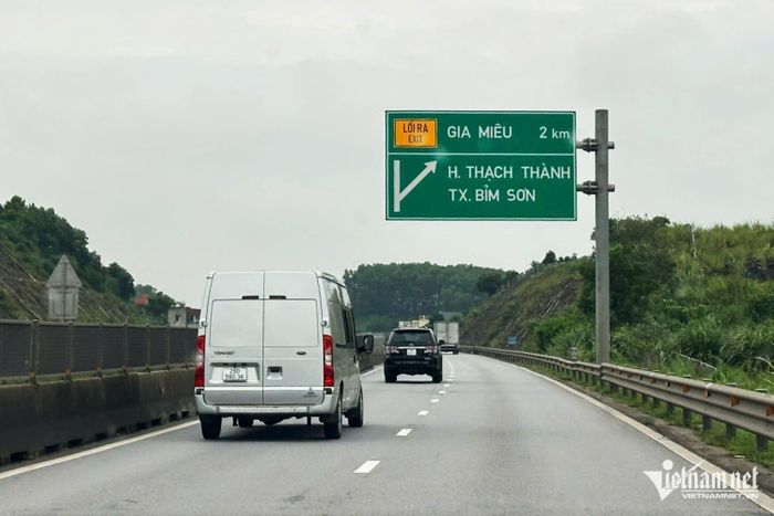 Cục CSGT (Bộ Công an) cho biết, từ 27/8 sẽ chính thức xử phạt lỗi “không tuân thủ quy định về khoảng cách an toàn với xe chạy liền trước” trên tuyến Pháp Vân - Cầu Giẽ - Cao Bồ - Mai Sơn - Quốc lộ 45 - Nghi Sơn. Ảnh: Hoàng Hiệp