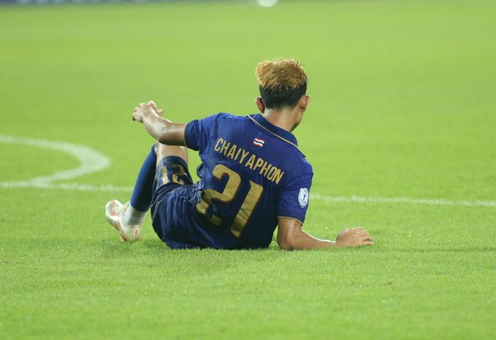 Ngay sau bàn thua này, các cầu thủ Thái Lan đổ gục xuống sân.
