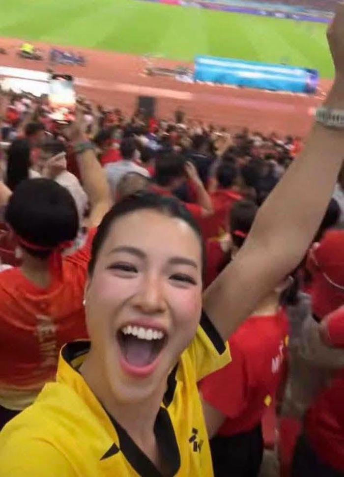 Hoàng Oanh rực rỡ trong màu áo đấu của Patrik Lê Giang.